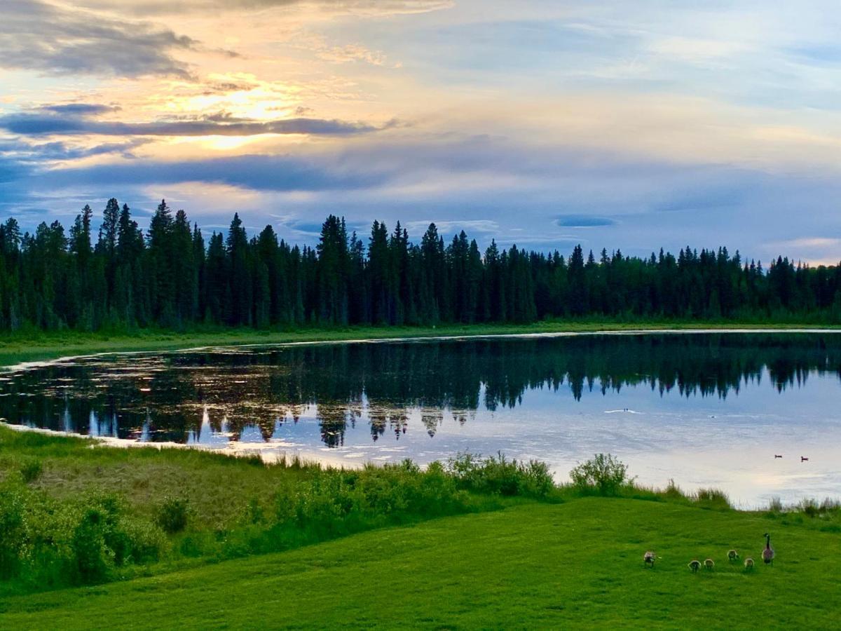 Schott'S Lake Conference & Resort Sundre Dış mekan fotoğraf